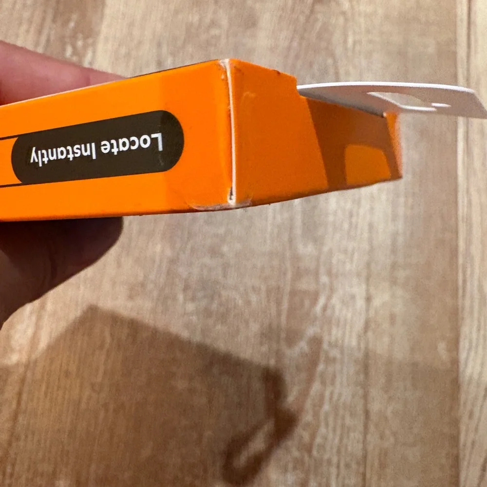 Moma Locator Set with Orange Packaging - Picture 3 of 3